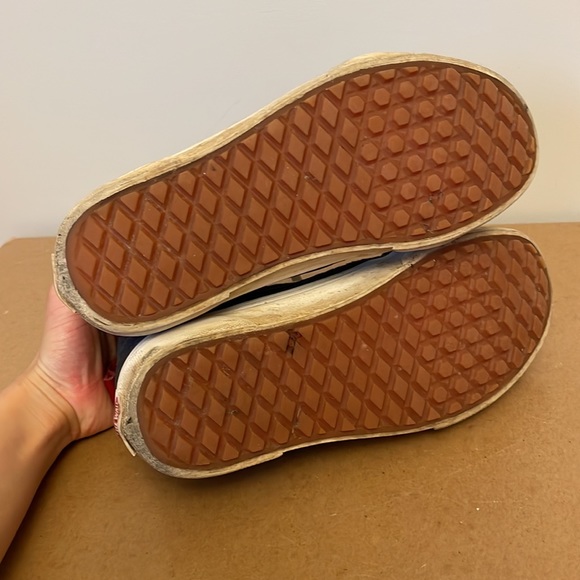 Vans - Picture 4 of 5